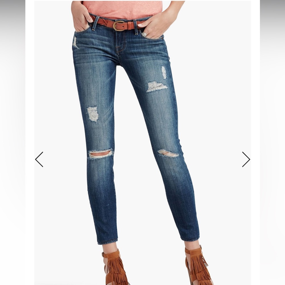 Lucky Brand Lolita Skinny Capri Jeans. Size 8 / 29. Dark blue with distressing.